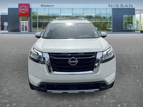 Certified 2024 Nissan Pathfinder Platinum w/ Cargo Package AWD/4WD image 2