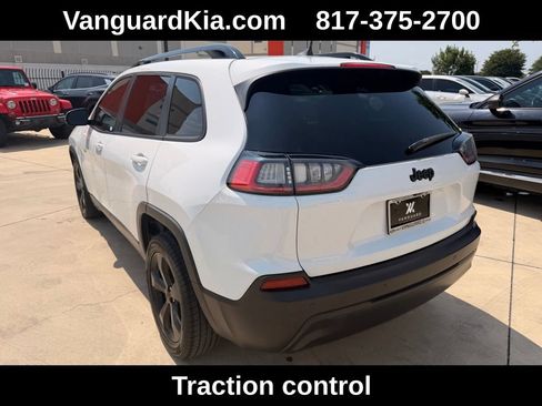 Used 2019 Jeep Cherokee Latitude Plus FWD image 2