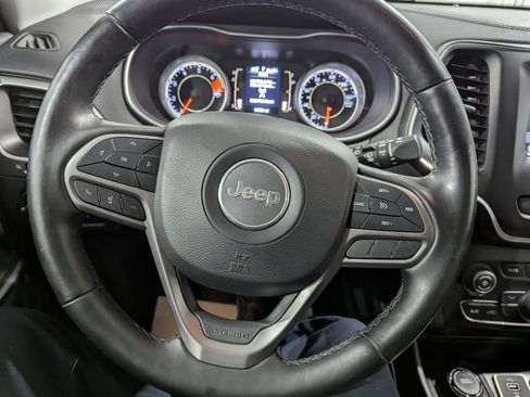 Used 2020 Jeep Cherokee Latitude Plus w/ Cold Weather Group AWD/4WD image 18