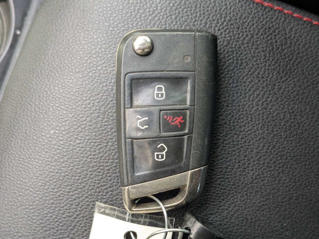 Used 2020 Volkswagen GTI SE FWD image 42