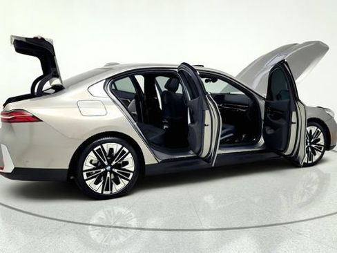 Used 2026 BMW 530i RWD image 19