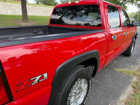 Used 2006 Chevrolet Silverado 1500 LT w/ Onstar Plus Package AWD/4WD image 12
