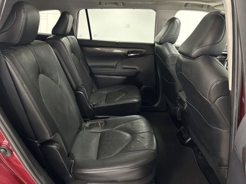 Used 2021 Toyota Highlander Platinum image 17