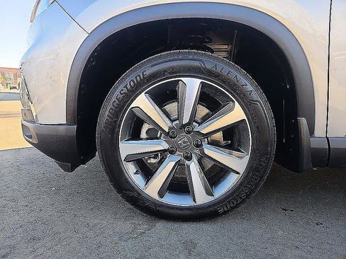 Used 2025 Honda Pilot Elite image 11