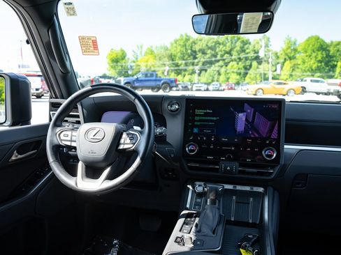 Used 2024 Lexus GX 550 w/ Accessory Package (2T) AWD/4WD image 33