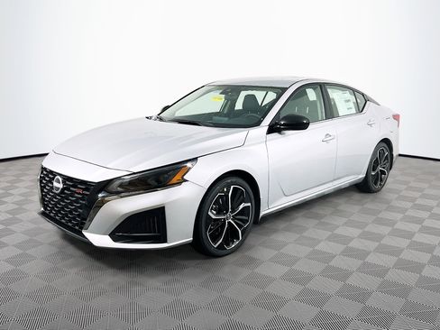 New 2025 Nissan Altima 2.5 SR image 2