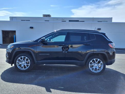 Used 2023 Jeep Compass Latitude AWD/4WD image 9
