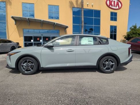 New 2026 Kia K4 FWD image 2