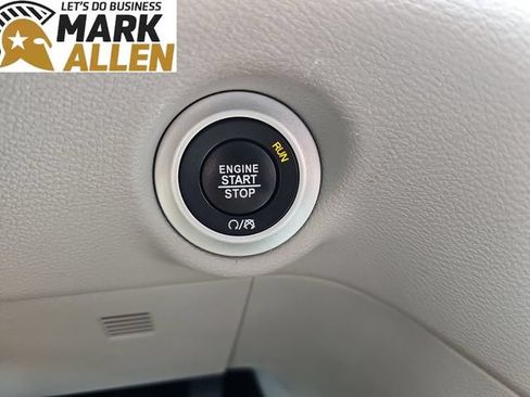 Used 2024 Chrysler Pacifica Touring-L FWD image 17