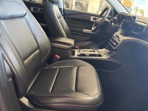 Used 2022 Ford Explorer XLT w/ Equipment Group 202A image 41
