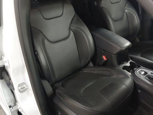 Used 2021 Jeep Cherokee Latitude Lux 80th Anniv w/ Quick Order Package 26U 80TH FWD image 27