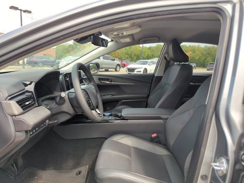 Used 2025 Toyota Camry XLE FWD image 17