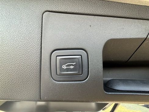 Used 2018 Cadillac XT5 FWD image 14