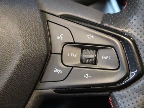 Used 2025 Chevrolet Trax RS w/ Driver Confidence Package FWD image 20