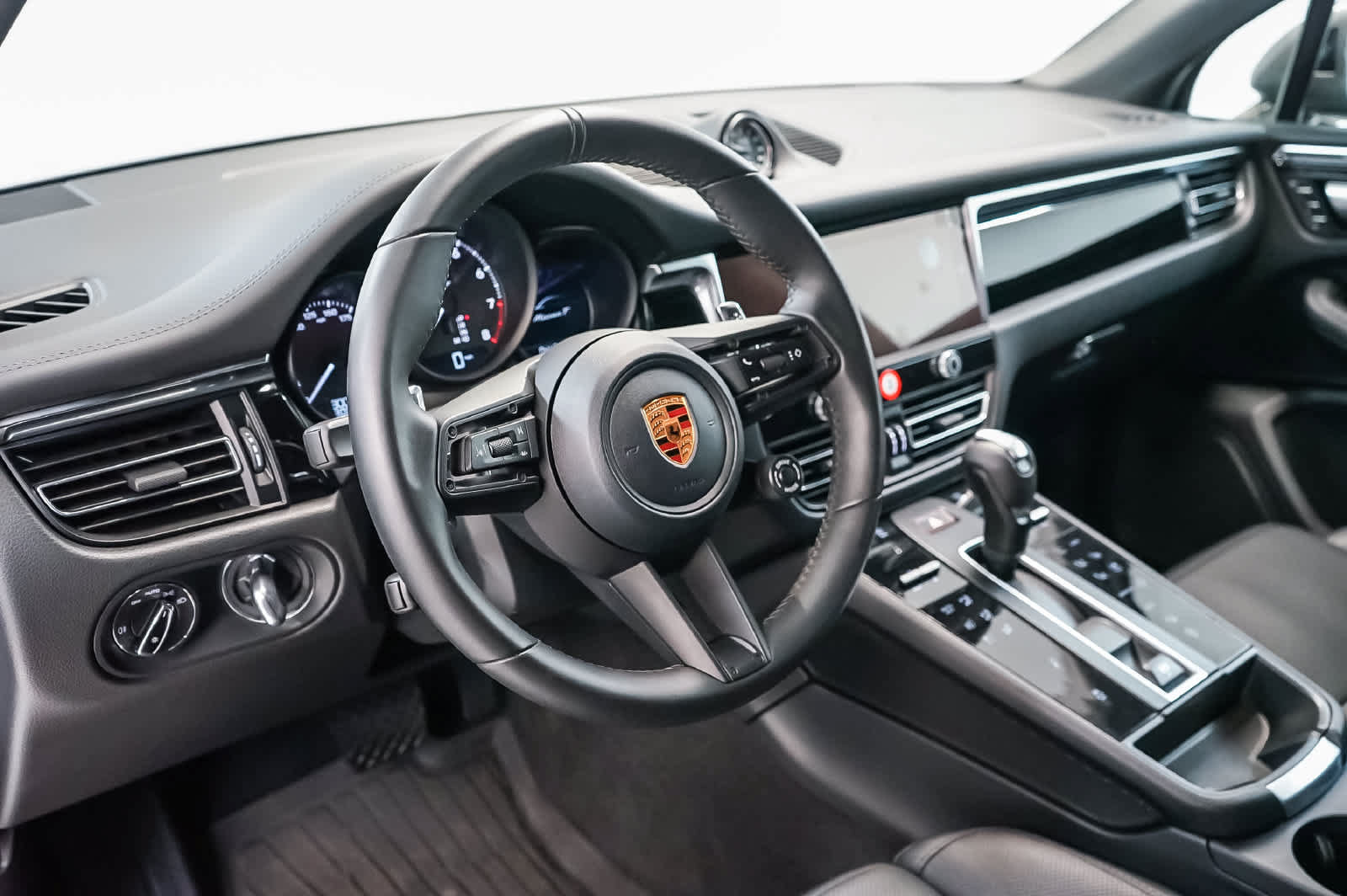 Certified 2026 Porsche Macan Turbo AWD/4WD image 4