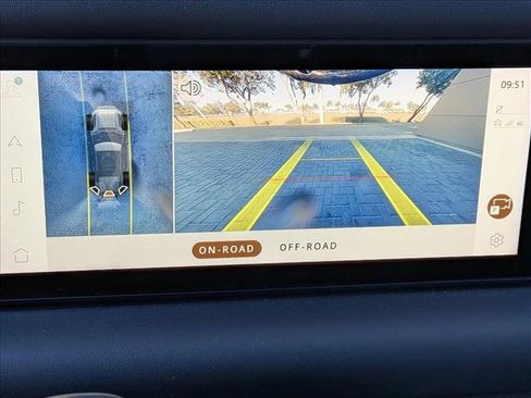 Certified 2022 Land Rover Defender 110 X-Dynamic HSE image 12