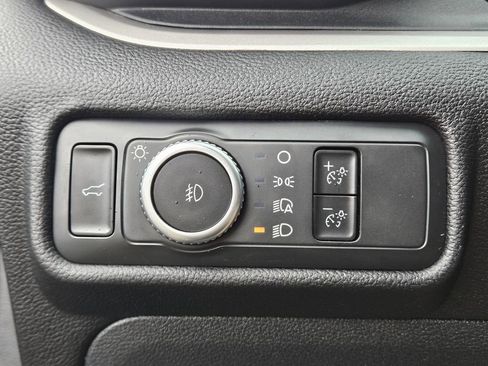 Used 2022 Ford Explorer XLT w/ Equipment Group 202A image 21