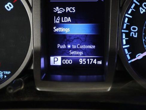 Used 2018 Toyota Tacoma SR5 image 15