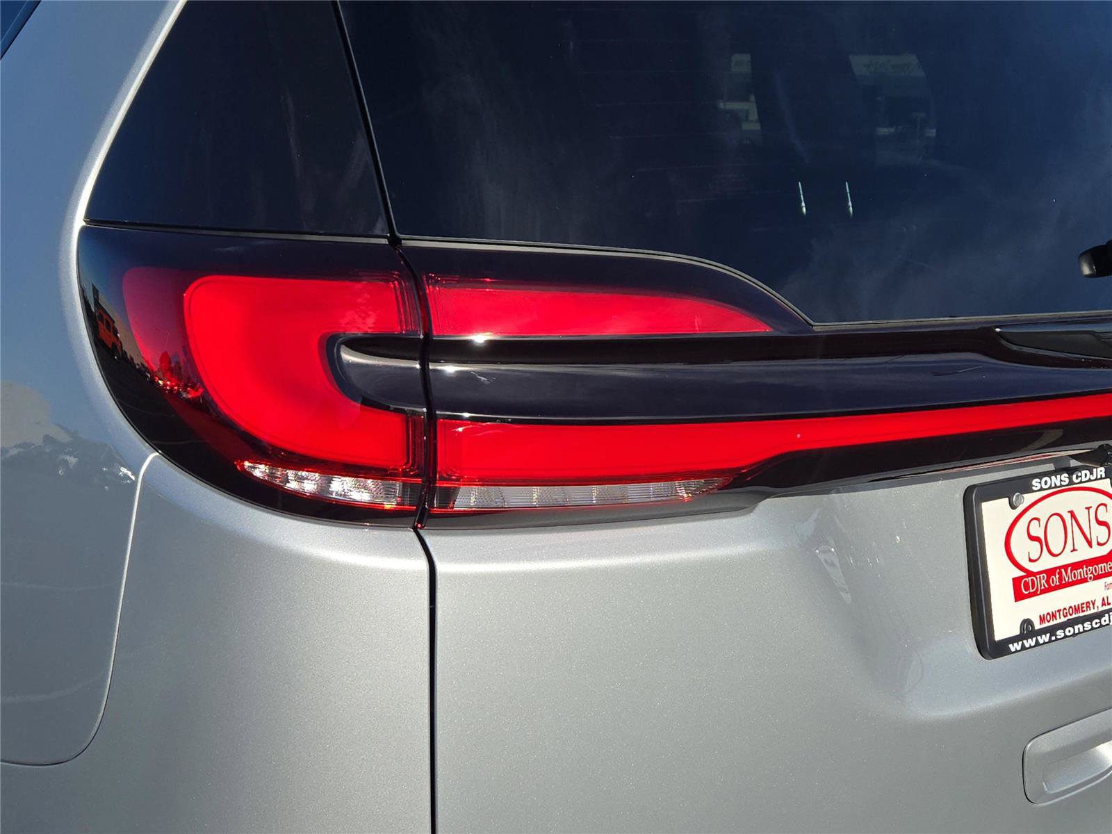 New 2026 Chrysler Pacifica Select w/ S Appearance Package FWD image 9