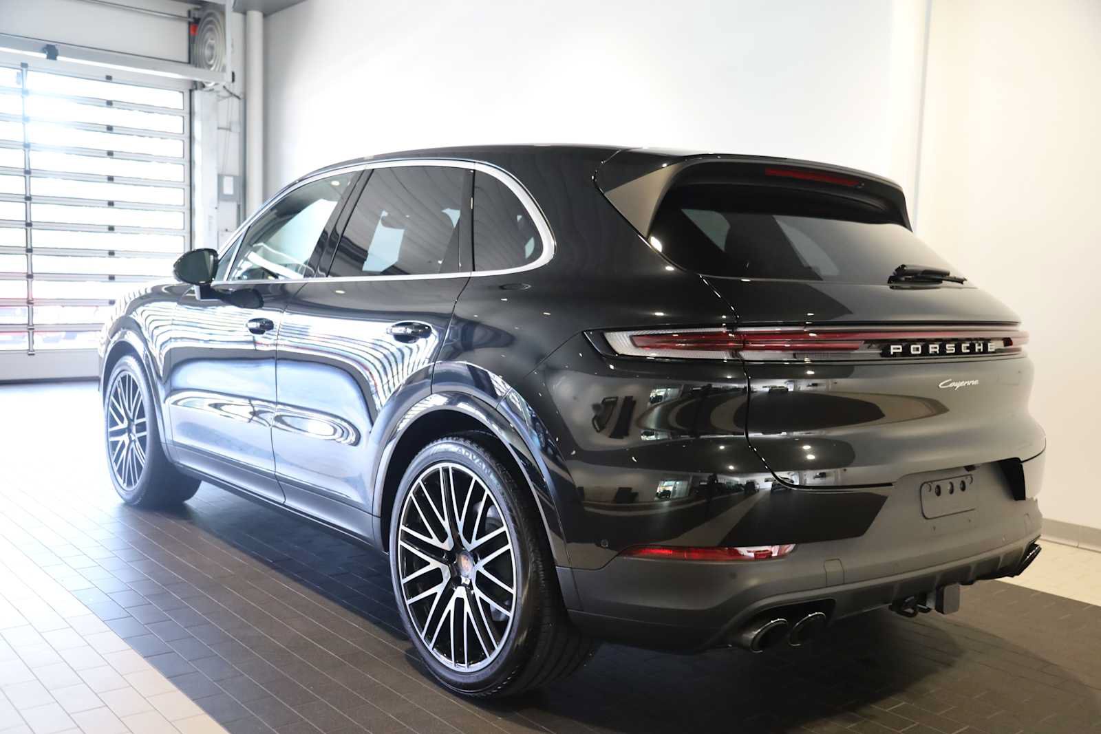 Used 2026 Porsche Cayenne AWD/4WD image 3