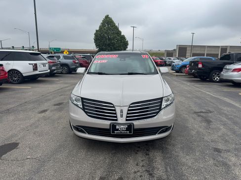 Used 2019 Lincoln MKT AWD image 9