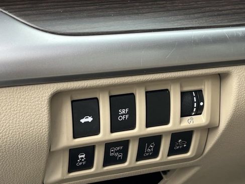 Used 2017 Subaru Legacy 2.5i Limited image 18