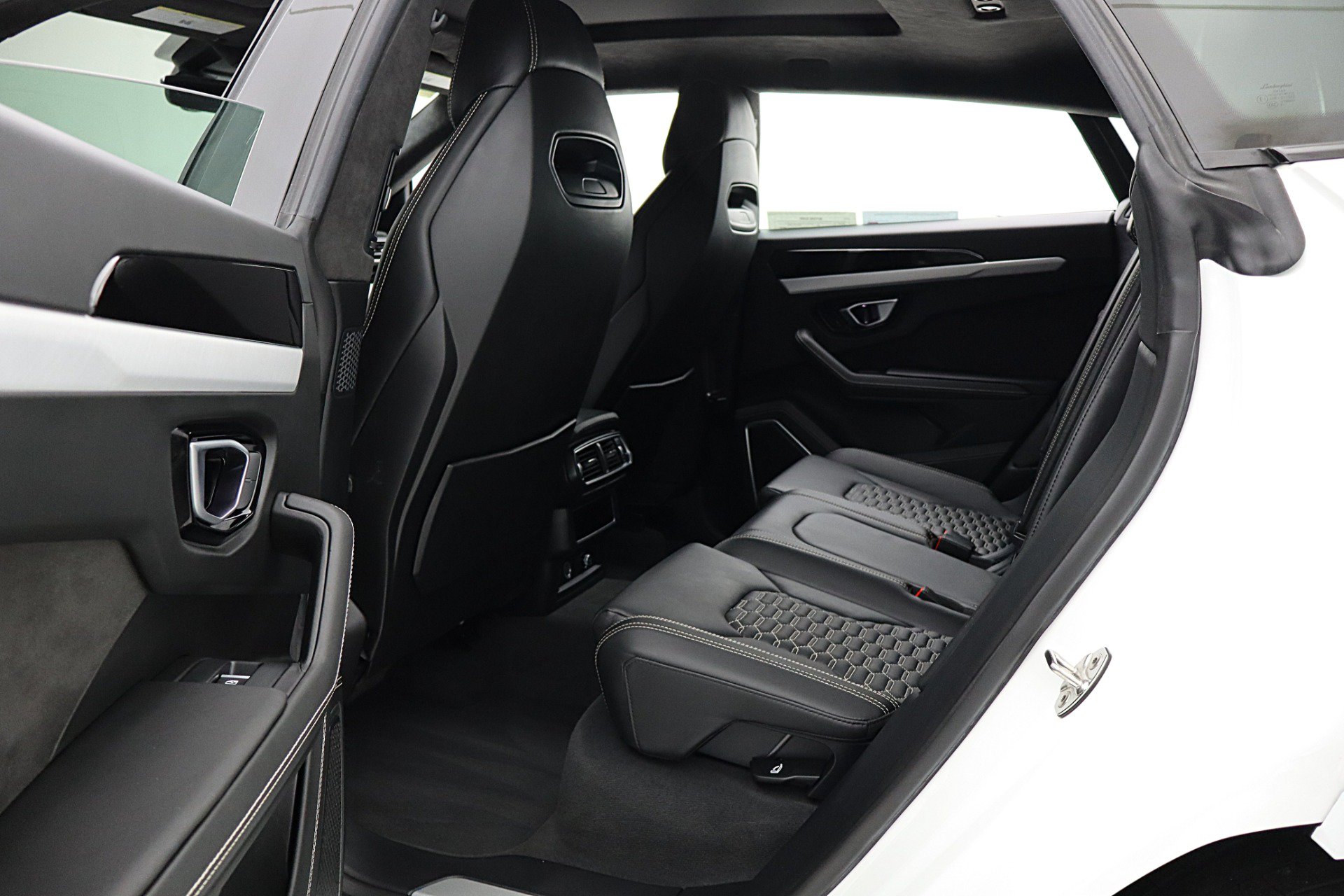 Used 2020 Lamborghini Urus AWD/4WD image 40