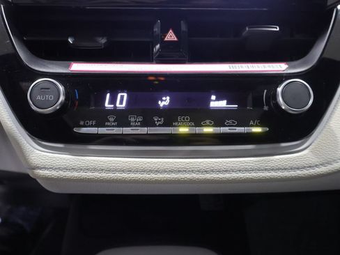 Used 2024 Toyota Corolla SE w/ SE Premium Package FWD image 31