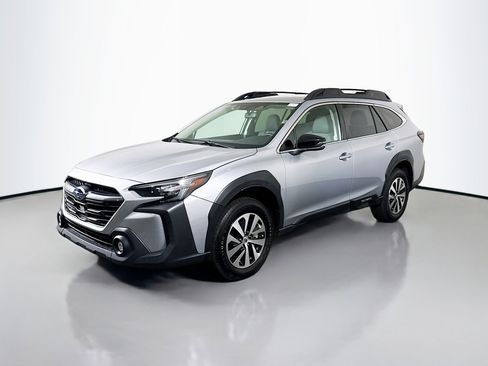 Used 2023 Subaru Outback Premium image 4