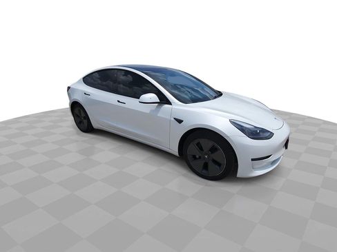 Used 2023 Tesla Model 3 Standard Range RWD image 2