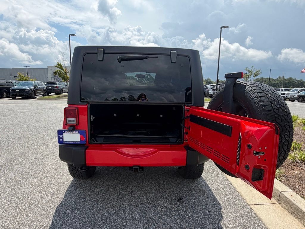 Used 2018 Jeep Wrangler Unlimited Sahara w/ Connectivity Group AWD/4WD image 21