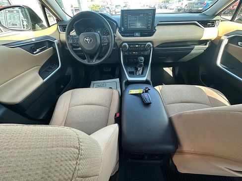 Certified 2019 Toyota RAV4 XLE w/ Convenience Package AWD/4WD image 17