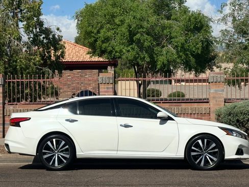 Used 2019 Nissan Altima 2.5 Platinum image 9