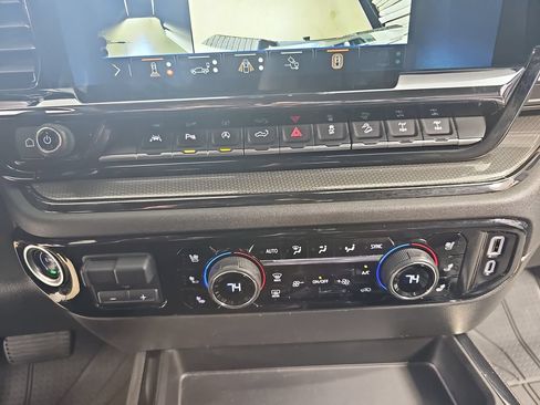 Certified 2024 Chevrolet Silverado 1500 ZR2 w/ Technology Package AWD/4WD image 28