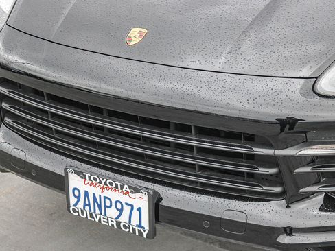 Used 2022 Porsche Cayenne image 6