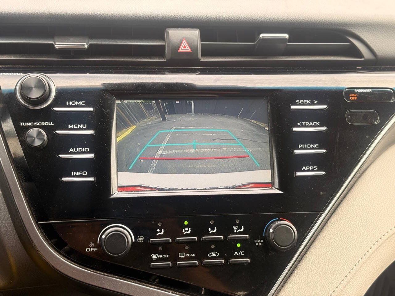 Used 2018 Toyota Camry LE FWD image 11