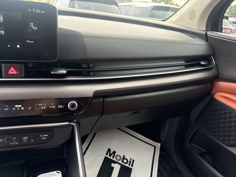 New 2026 Kia Carnival EX FWD image 11