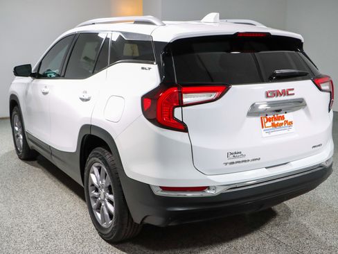 Used 2023 GMC Terrain SLT AWD/4WD image 9