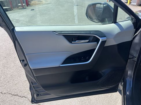 Used 2021 Toyota RAV4 XLE w/ Convenience Package image 19