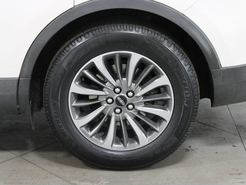 Used 2019 Lincoln Nautilus Select image 19