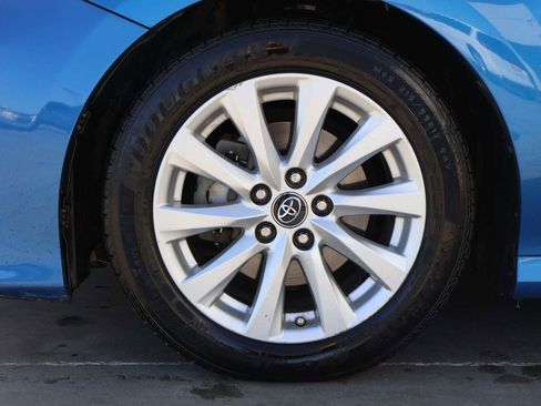 Used 2019 Toyota Camry LE image 6