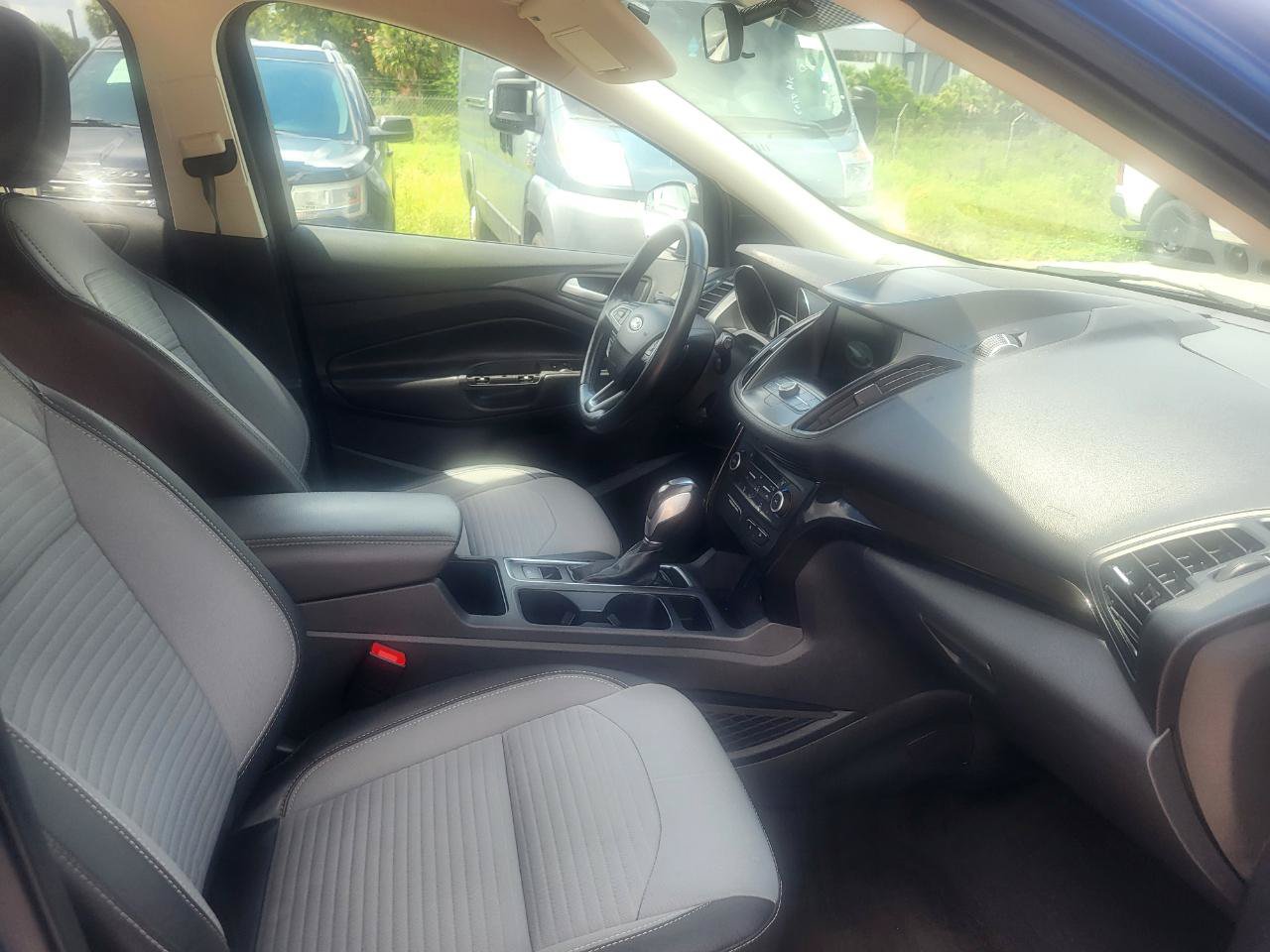 Used 2019 Ford Escape SE w/ SE Sport Appearance Package AWD/4WD image 23