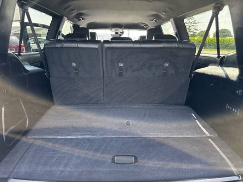 Used 2024 Jeep Wagoneer L Series II w/ Flexible Seating Group RWD image 25
