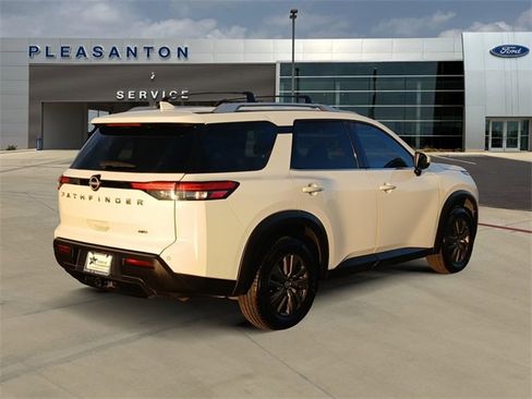 Used 2022 Nissan Pathfinder S image 5