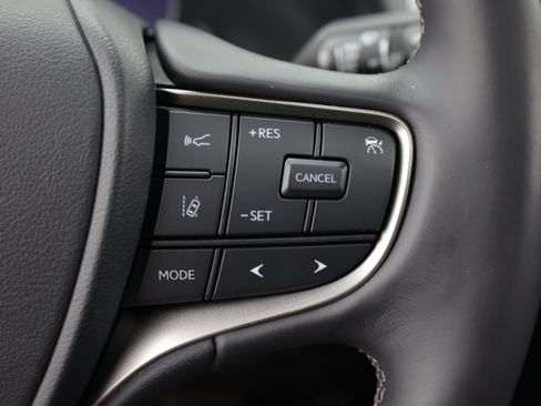 Used 2021 Lexus UX 200 w/ Accessory Package (Z2) FWD image 28