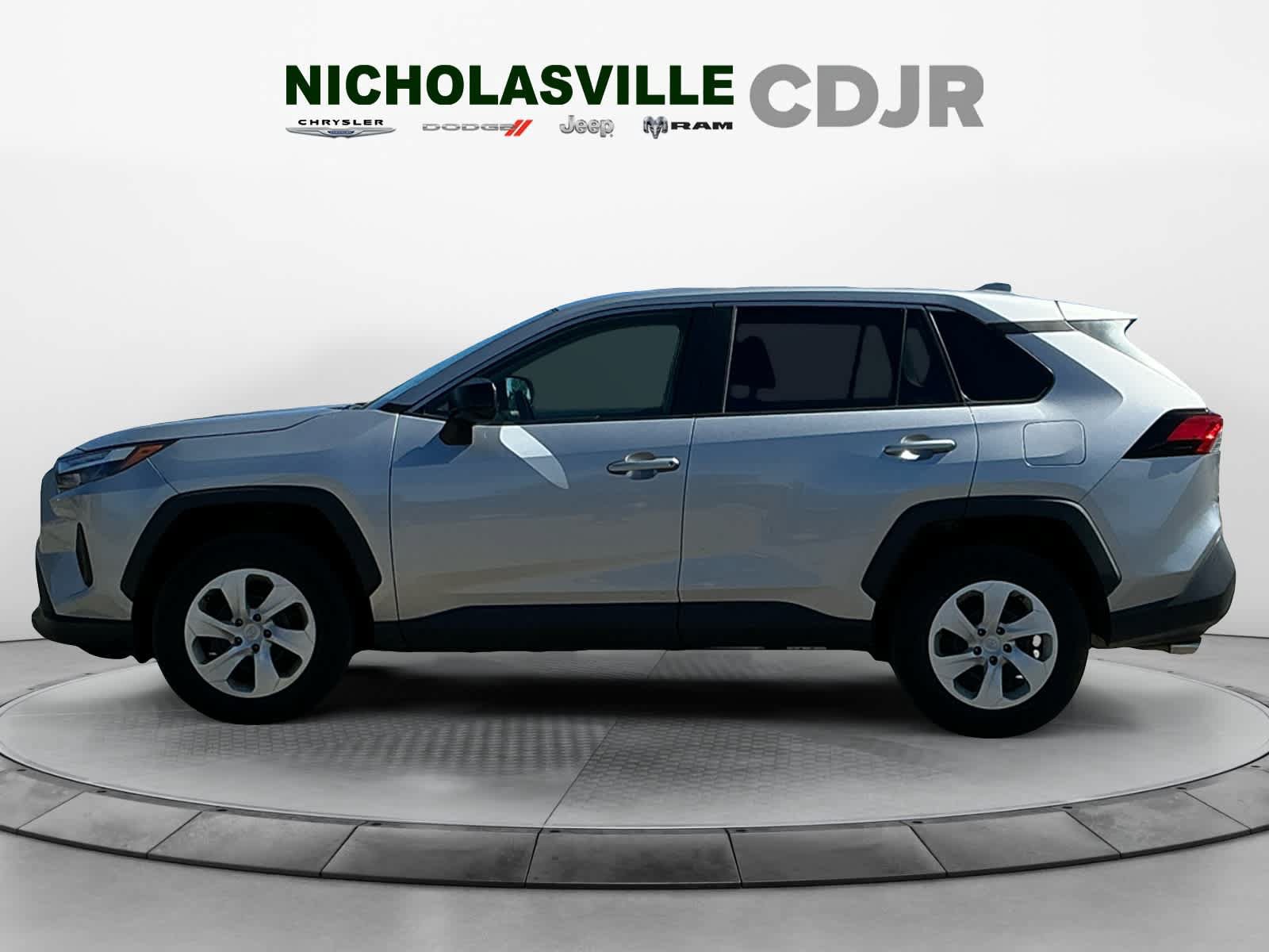 Used 2024 Toyota RAV4 LE AWD/4WD image 2