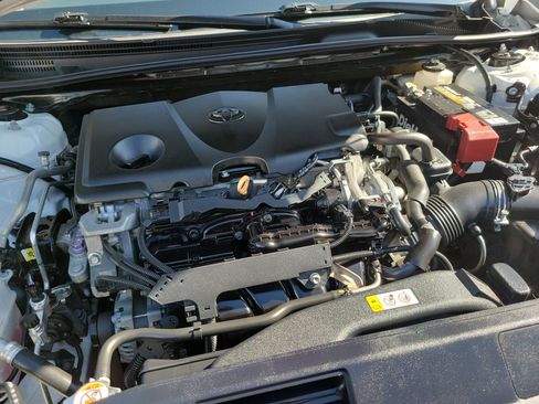 Used 2020 Toyota Camry SE FWD image 25