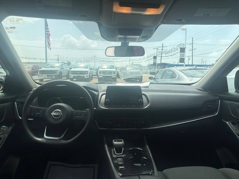 Used 2024 Nissan Rogue S FWD image 9
