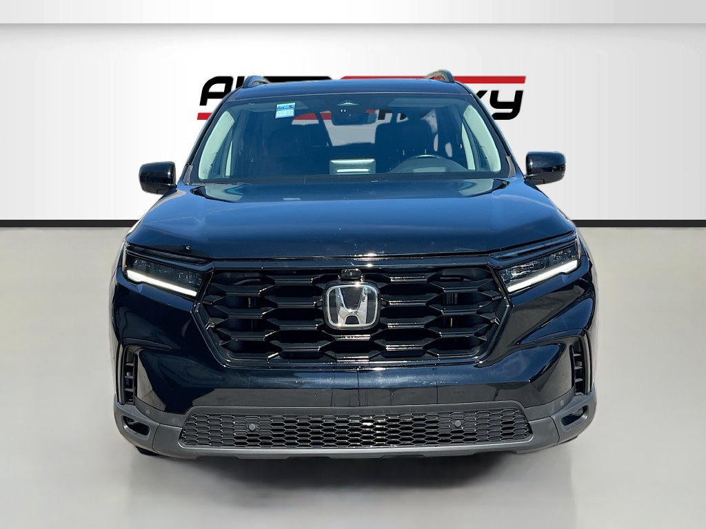 Used 2025 Honda Pilot Elite image 2
