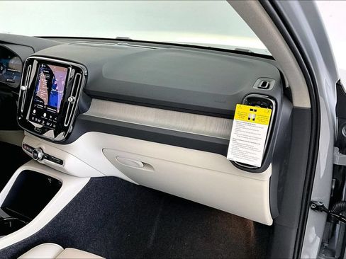 New 2026 Volvo XC40 B5 Ultra w/ Protection Package Premier AWD/4WD image 13